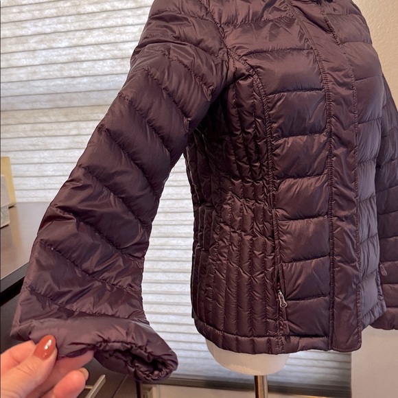 Woman's Lightweight Purple Puffer Jacket with Removable Hood, Size XS - Picture 7 of 7